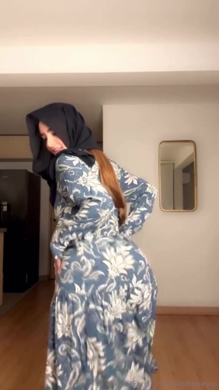 Laura Sahar - Pretty Hijab Slut Showing Off Pussy And Tits