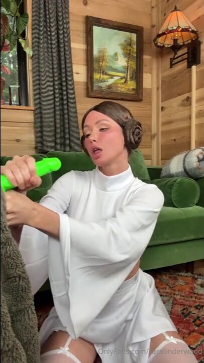 Sara Underwood - Fucking Green Dildo in Princess Leia Cosplay