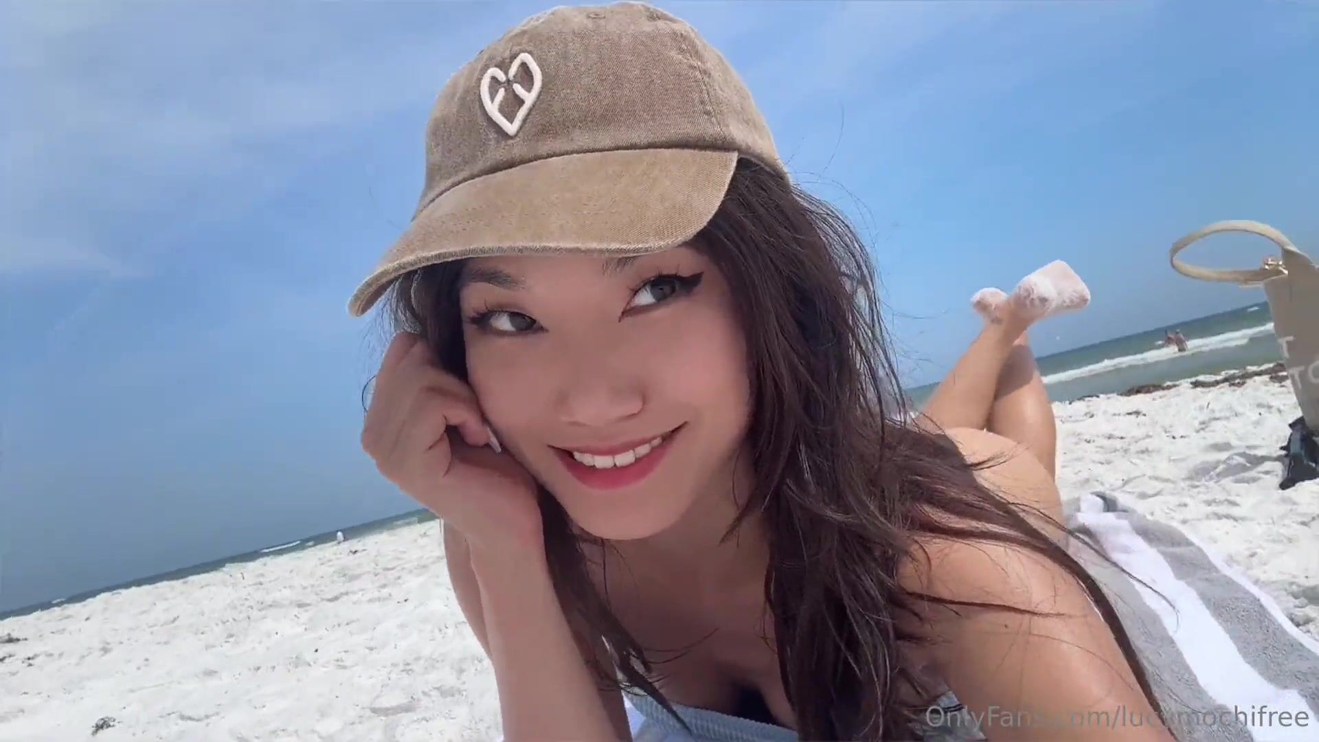 AsianMochi - Cant Resist The Beach Boys Big White Cock