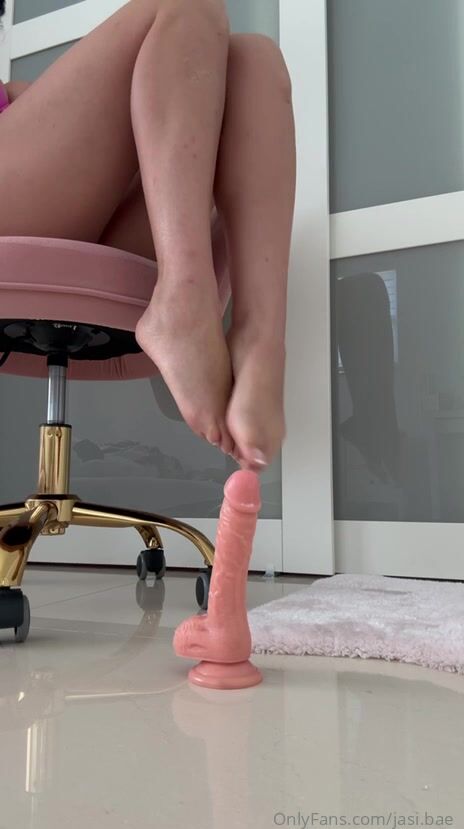 Jasi Jordan Giving Super Hot Footjob on Dildo
