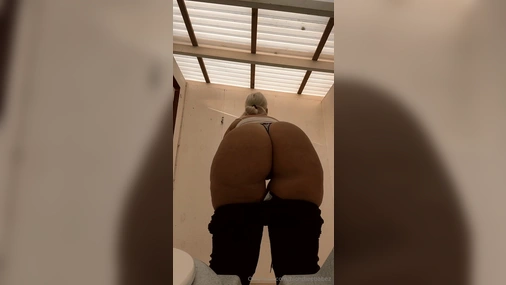 Swedish Blondieebabez twerking