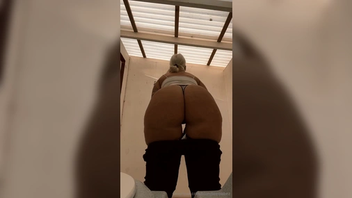 Swedish Blondieebabez twerking
