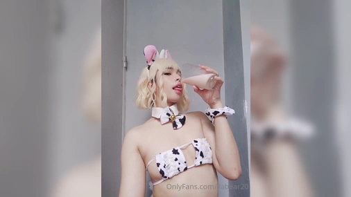 Hucow LiaBear Got Milk
