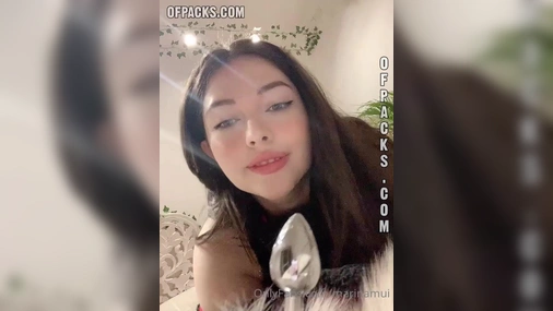 Marina Mui Playing With Anal Tail Plug