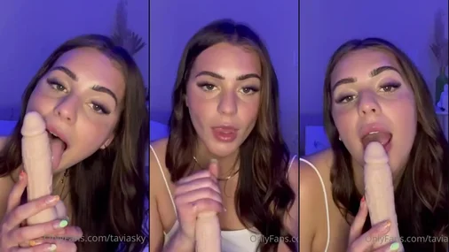 TaviaSky Lutscht Dildo