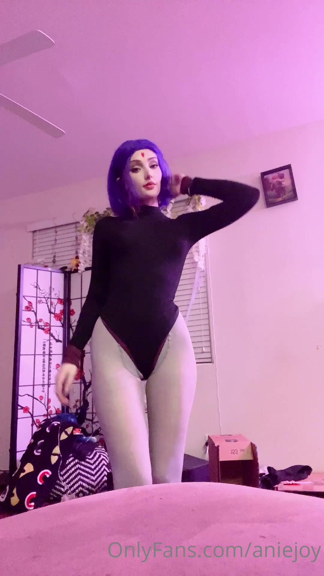 Anie Joy Cosplay Posing