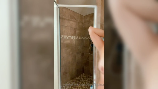 Hot Filipina FaveFilipina Masturbating with shower head