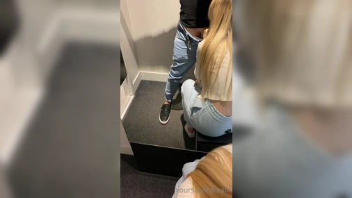 Powderyrose Giving Blowjob in Public Changing room