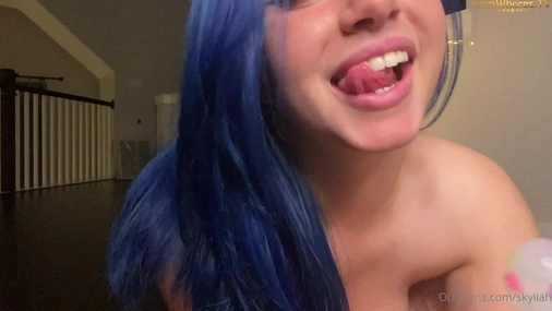 Itskasloll Bouncing her Big Ass on a Dildo
