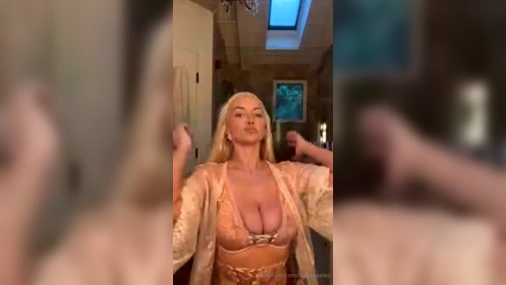 Lindsey Pelas Showering Naked on Livestream