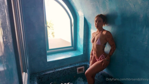 Holly Brougham - Exclusive Bathtub Sextape