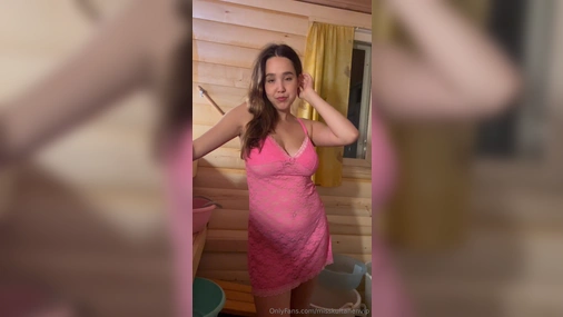 Finnsh MissKultanen Buttplug And masturbation In Sauna