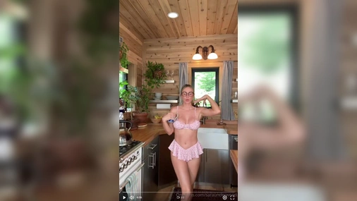 Sara Underwood - Horny Striptease With Pussy Play