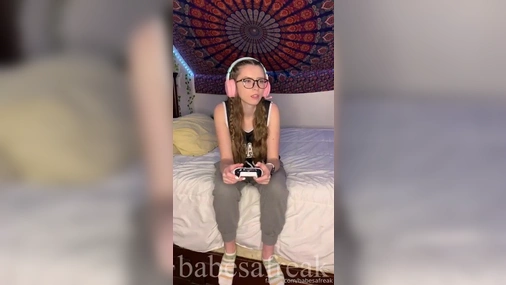 Babesafreak - Nerdy Gamer Girlfriend Sucks And Fucks BF
