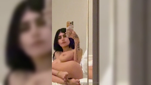 Mia Khalifa Recording Sexy Naked Body in Mirror