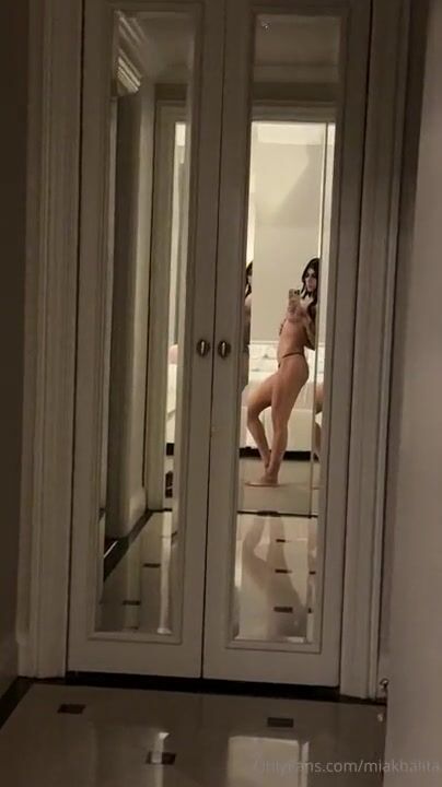 Mia Khalifa Recording Sexy Naked Body in Mirror