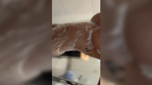 HenniWD Shower Vid