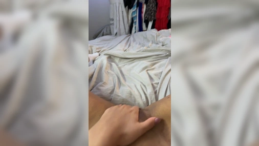 HenniWD Fingering moaning