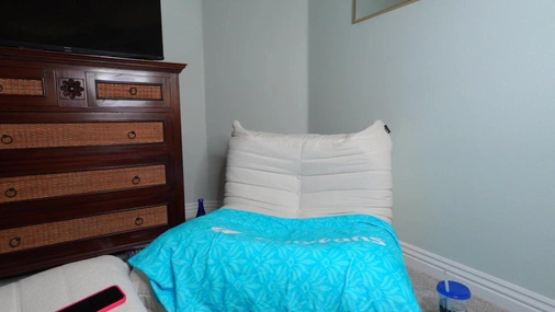 Bougie bb Gets Naked And Masturbates on Live
