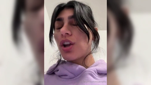 Mia Khalifa - Morning Striptease Livestream