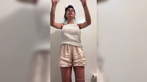 Mia Khalifa - Morning Striptease Livestream
