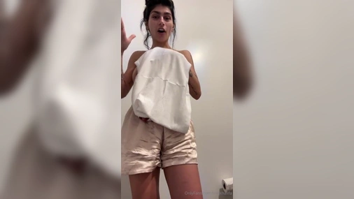 Mia Khalifa - Morning Striptease Livestream