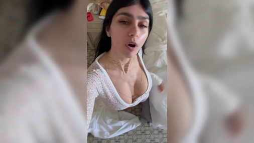 Mia Khalifa - Breakfast Livestream