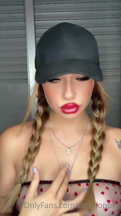 RocioLoppez - Sexy Striptease And Flashing Pussy PPV