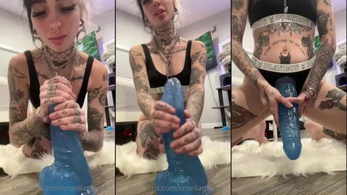 Cruellamorgan Handjob på dildo