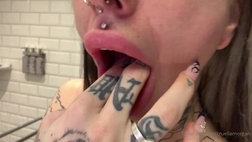 Cruellamorgan Sucks Fingers Close Up
