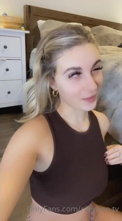 Riley Wood Intense Masturbation With Sex Toy