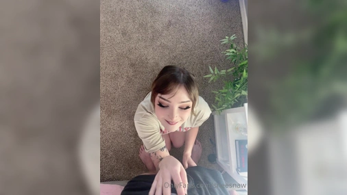 Sneesnaw Blowjob POV