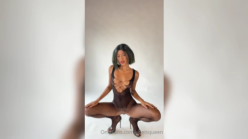 Tita Sahara Teasing With Open Pussy And Big Tits In Fishnet Stockings