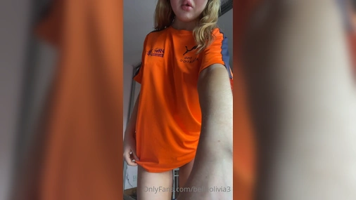 Peeking Nipples Of BelleOlivia3