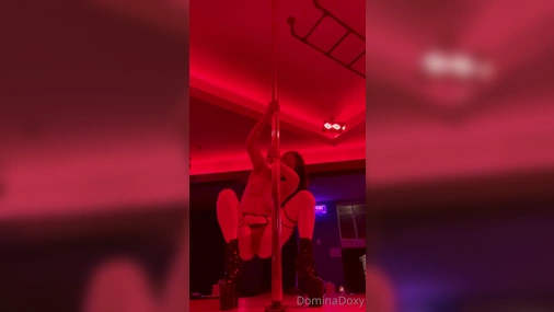 Domina Doxy Poledance In High Heels