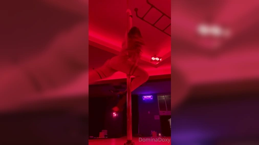 Domina Doxy Poledance In High Heels