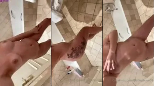 Swedish Emma Im Badezimmer spielen