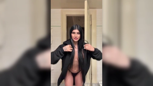 Mia Khalifa Gets Nude After Fashion Show