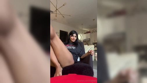 Mia Khalifa - Talking And Undressing Nude on Livestream