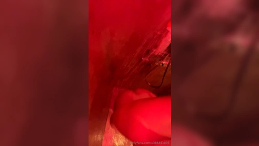 Jossan04 Showering
