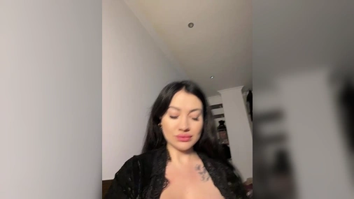 Wet Bunny Fisting Her Tight Pussy On Livestream