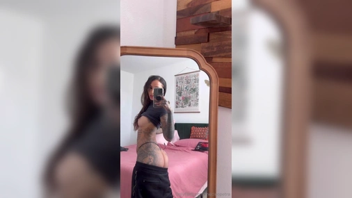 Swedish Thecleopetra touching herself