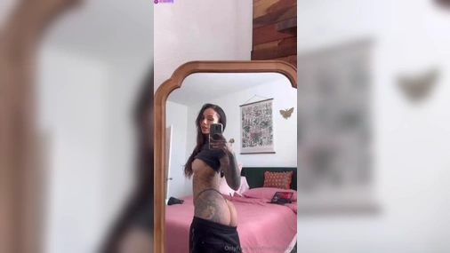 Swedish Tattooed Babe Cleo Kinnaman Filming Her Tight Sexy Body In Mirror