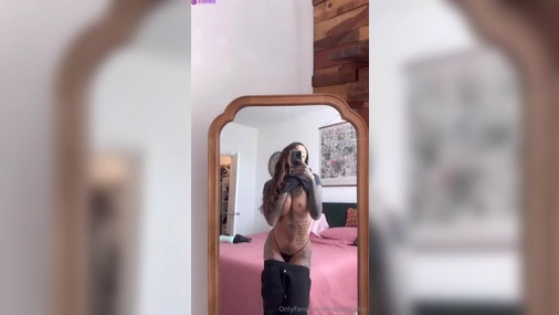 Swedish Tattooed Babe Cleo Kinnaman Filming Her Tight Sexy Body In Mirror