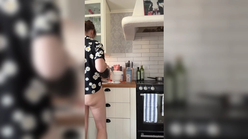 Swedish I-sophie cooking food naked