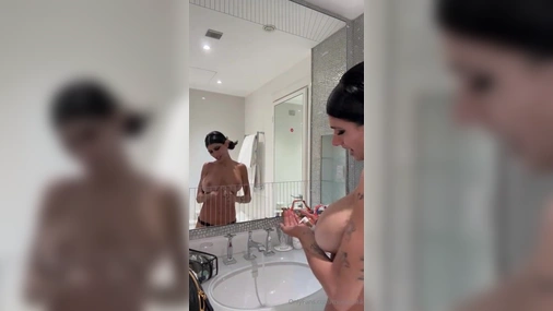 Mia Khalifa - Livestreaming Nude 1 Hour Before Bedtime