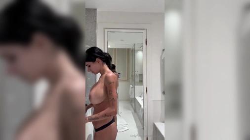 Mia Khalifa - Livestreaming Nude 1 Hour Before Bedtime