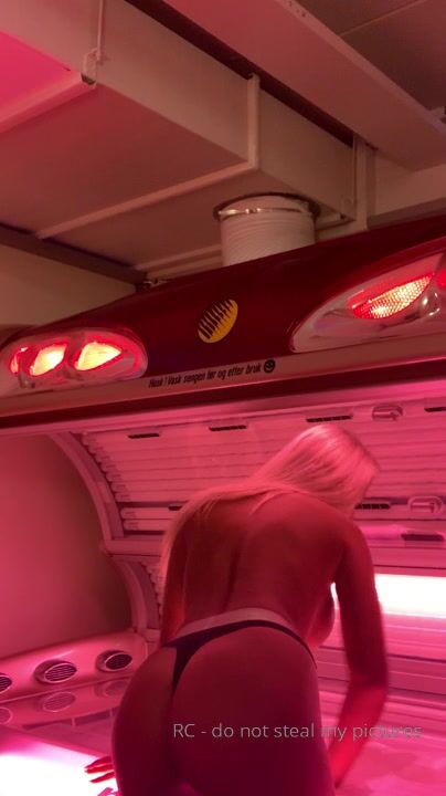 Norwegian Babe Missreca/Scandidoll Cleaning The Solarium Topless