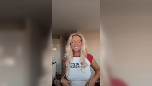 Norwegian Babe TheBelleBunny Bouncing Her Big Sexy Titties