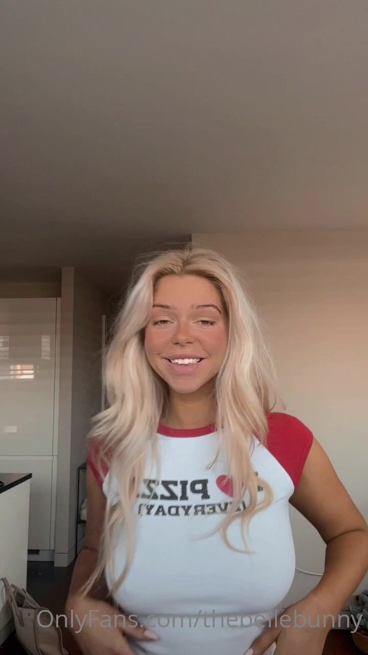 Norwegian Babe TheBelleBunny Bouncing Her Big Sexy Titties
